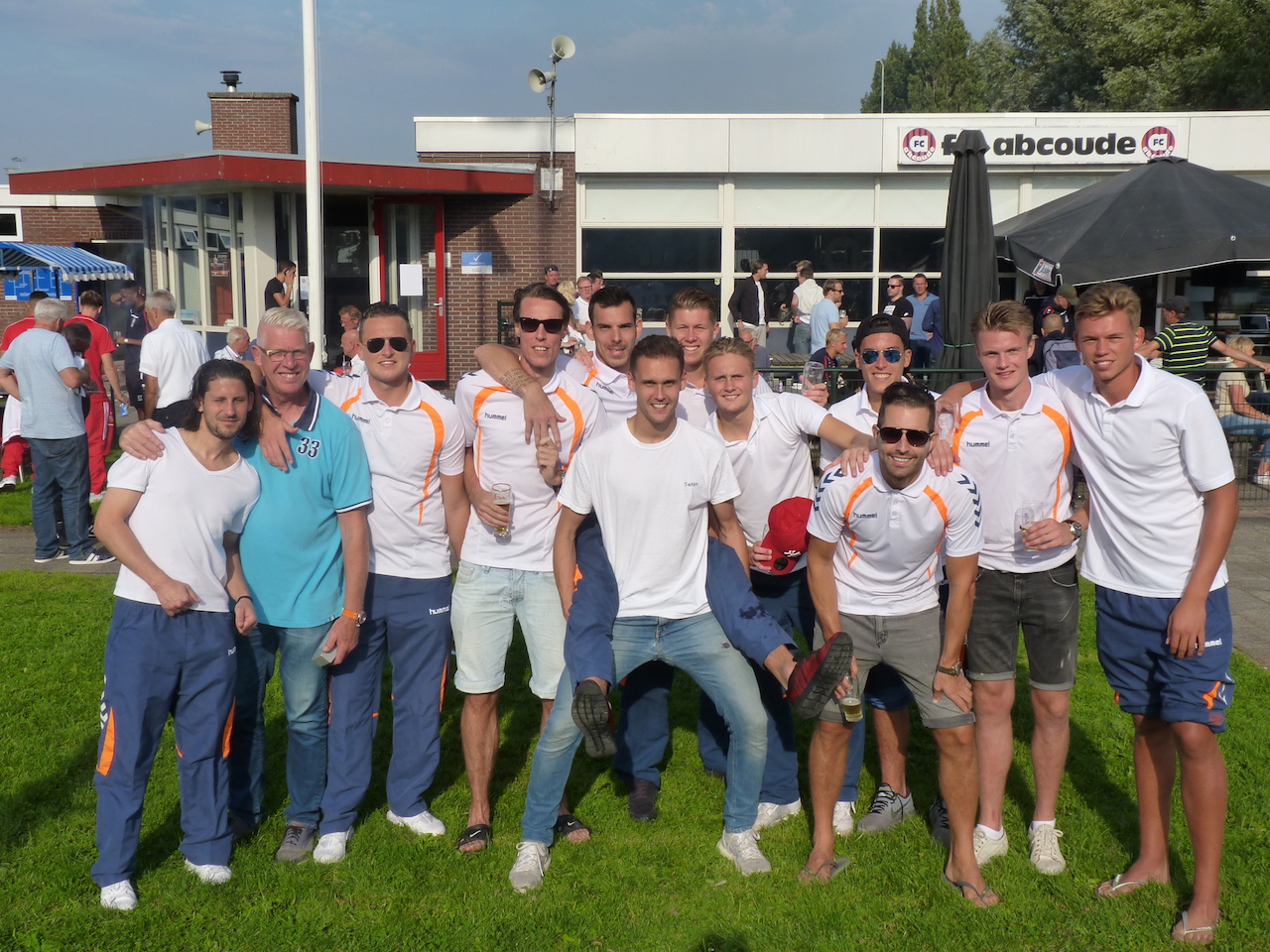 FC Breukelen neemt alle prijzen in ontvangst op Orange Jobs Toernooi